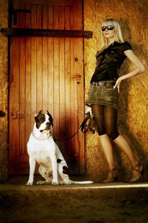 Fille Blonde Sexy Dans Des Jeans Photo Stock Image Du Compl Tement Assez