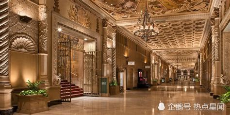 10 năm sau scandal ảnh sex Chung Hân Đồng làm đám cưới ở khách sạn cổ kính