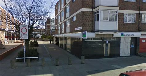 lloyds tsb  harlow bush fair  closed  customers decline