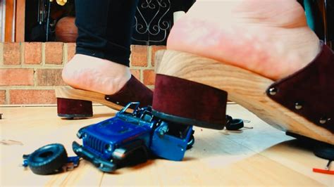 CLOGS CRUSH JEEPS Bbw Crushing MISS BRANDI SPARXXX 92139 Clips4sale