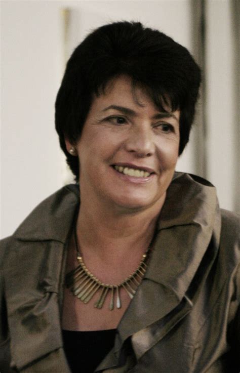 Our Book Reviews Online Linda Strachan Interview