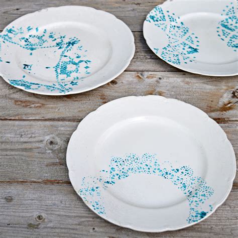 13 DIY Painted Plate Projects To Make Your Meal Special - Shelterness