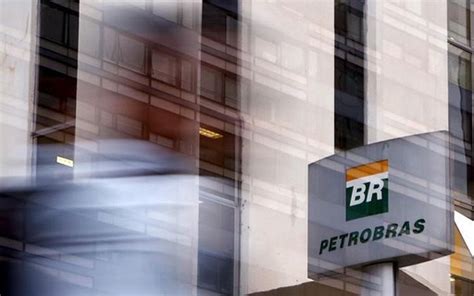 Petrobras deve lançar em três meses pacote para venda de refinarias