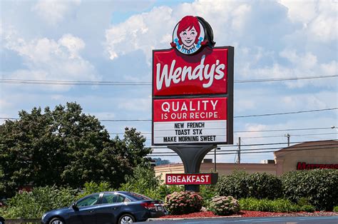 E Coli Outbreak Investigated For Wendys Romaine Lettuce