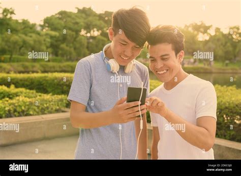 Gay asian Banque de photographies et dimages à haute résolution Alamy