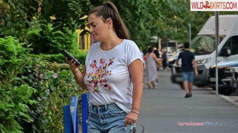 Candid Bralessday Eatcandid Nude Instagram Leaked Photo