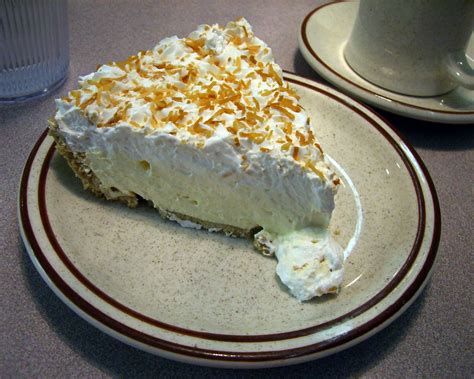 File:Coconut cream pie.jpg - Wikimedia Commons