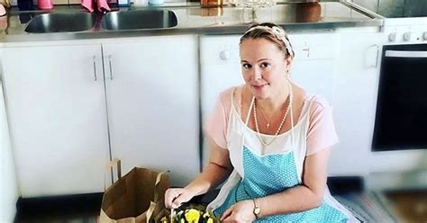 Woman Quits Job To Become Tradwife Getting Up At 5 To Start Chores