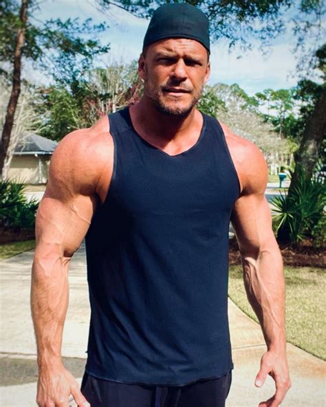 How Tall Is Alan Ritchson