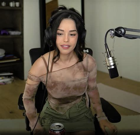 She Is So Hot With A Skirt Scrolller