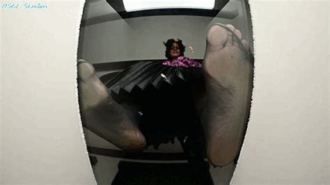 Moody Milf Barefoot LONG SOLES Crushing Again Pt 2 MP4 Amateur Soles Giantess And Footjobs