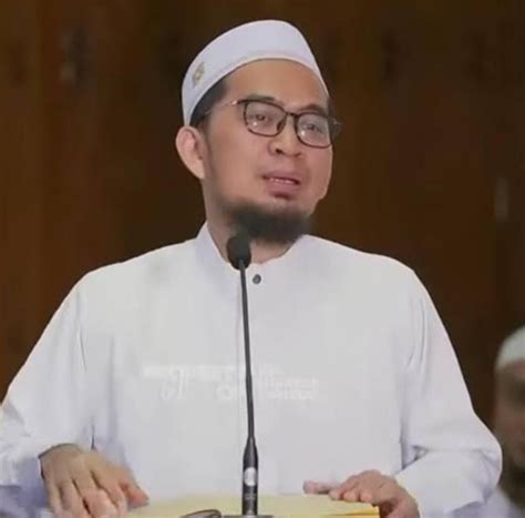 Pesan Ustadz Adi Hidayat Perbaiki Sholatmu Maka Allah Sempurnakan Hidupmu