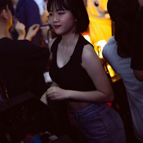 Stream câu hứa chưa vẹn tròn haozi remix nhac hot tik tok 2023 by Quang Trường Listen online