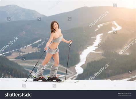 Sexy Beautiful Naked Woman Skier Posing Stock Photo 516629236 Shutterstock