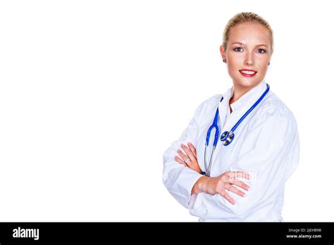 Eine junge blonde Ärztin mit Stethoskop in ihrer Arztpraxis Frai 30 35 Jahre Arztkittel