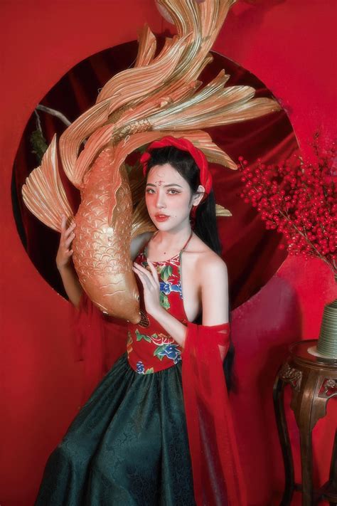 Nhan sắc ngọt ngào như nàng thơ của hot girl dân tộc Nùng từng được Chủ tịch nước tặng bằng khen