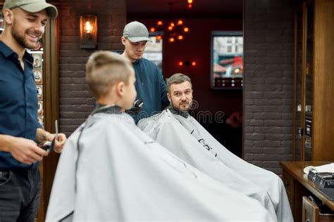 Viejos Padre E Hijo Concepto De La Barber A D A De Padres Peluquero