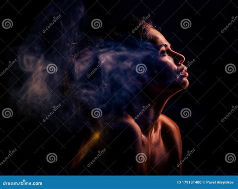 Emotion Lady S Portrait Very Expression Face Woman S Naked Body In The Dark And Fog Stock