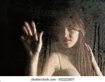 Sad Naked Woman 5 054 Images Photos Et Images Vectorielles De Stock Shutterstock