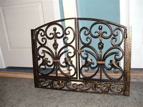 Кованые решетки на камин | Каминные двери, Чугунная лестница ...