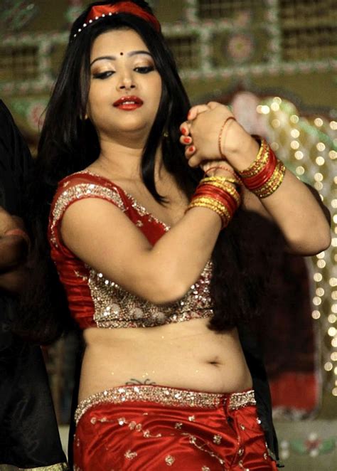 Swetha Basu Prasad Hot Stills Wallwoods
