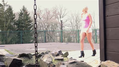 Gorgeous Blonde Sprays Her Piss Outside