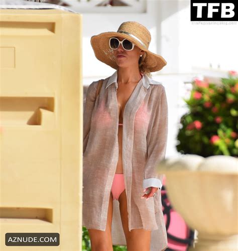 Dorit Kemsley Sexy Seen Flaunting Her Hot Bikini Body On An Island In Barbados AZNude