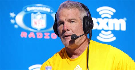 Brett Favre Dragged Over Wrangler Ads For Endorsing Trump - Comic Sands