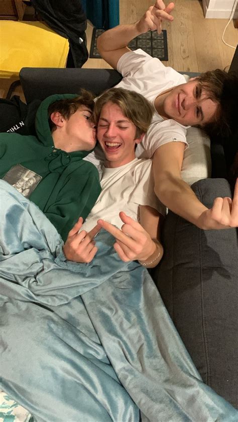 Pin By Delu On Real Friends Be Like Cute Gay Couples Cute Gay Gay Relationship