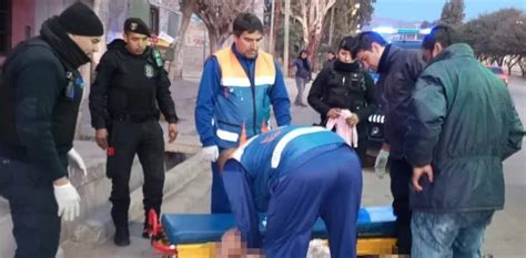 Mendoza Dos Agentes Policiales Oficiaron De Parteros Improvisados Y