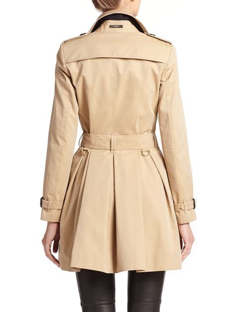 Burberry Edenborough Pleat Back Short Trenchcoat In Natural Lyst