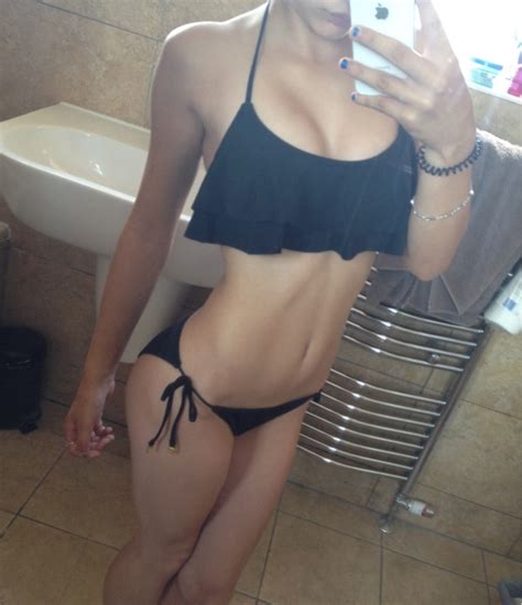 9 Hot Sexy Juliana Hatfield Bikini Pics