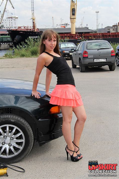 Real Amateur Public Candid Upskirt Picture Sex Gallery Man In The Park With Upskirt Camera