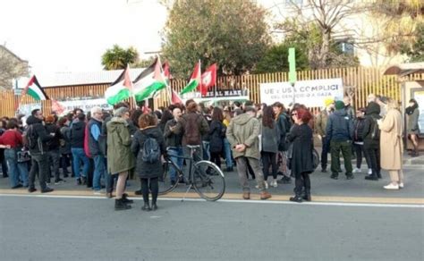 Proteste Sotto La Sede RAI A Cagliari Il Silenzio Sul Massacro In