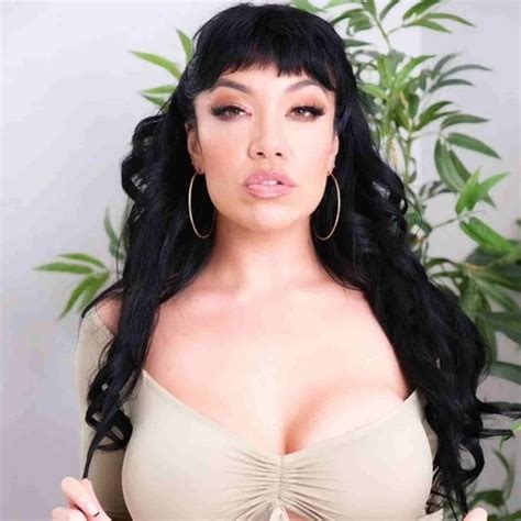 HENTAI PROS kleiner puck fickt den schwanz ihres chefs in den toiletten während sie den