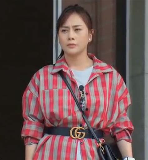 Cùng kiểu phụ kiện nữ chính Sex And The City đẹp hết nước chấm Nam Hương Vị Tình Thân