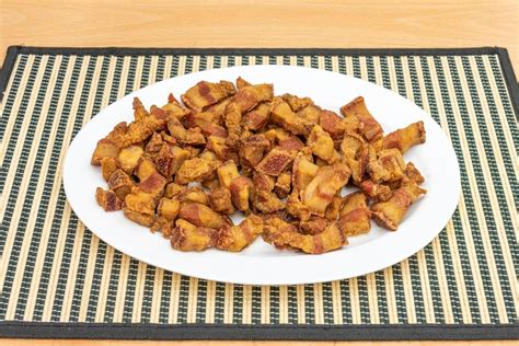 ein torrezno ist ein streifen speck dessen haut immer auf dem grill