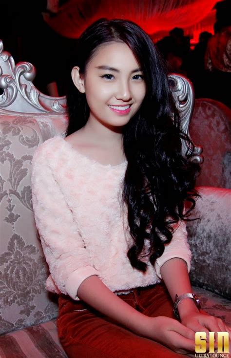 Tổng hợp những hot girl xinh đẹp khoe vếu căng tròn