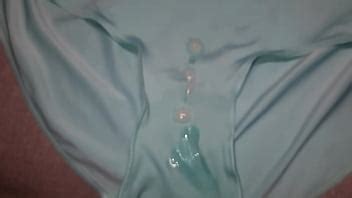 Me volí a masturbar con los calzones celestes de mi amiga XVIDEOS