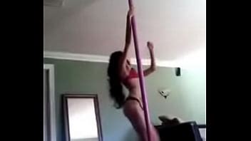 Stripper En Casa Bailando En Su Poste Duro XVIDEOS