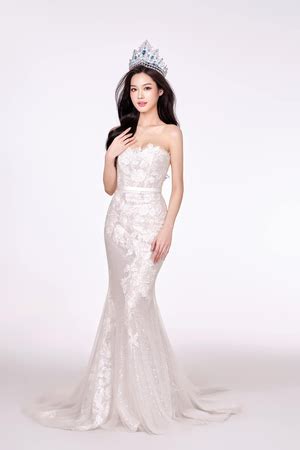 Nhan sắc xinh đẹp của hot girl sinh năm gây sốt tại lễ tốt