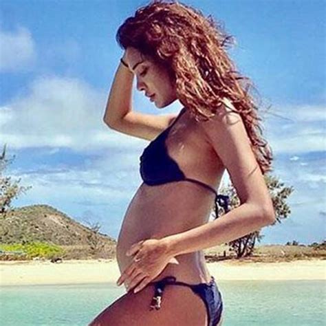 6 Celebrities Flaunting Their Bare Baby Bump In Bikinis