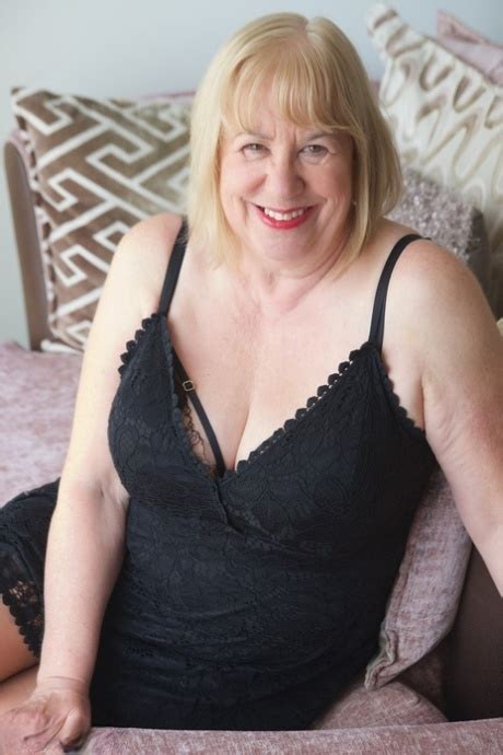 Speedy Bee Nude Porn Pics BustyPics