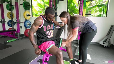 Curvy Milf Melanie Hicks Enjoys Getting Banged By A Black Shaft At The Gym Photos