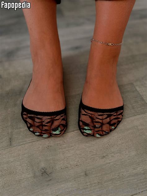 Feetloretta Nude OnlyFans Leaks Photo 2404378 Fapopedia