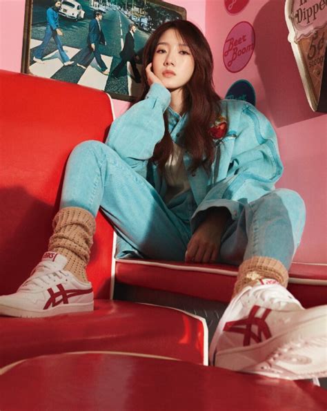 Hot Sexy Mei Qi Bikini Pics