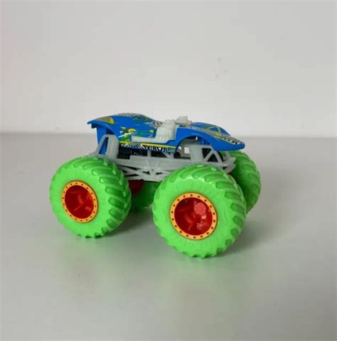 Hot Wheels Monster Trucks Glow In The Dark Twin Mill Camion Scala Eur Picclick It