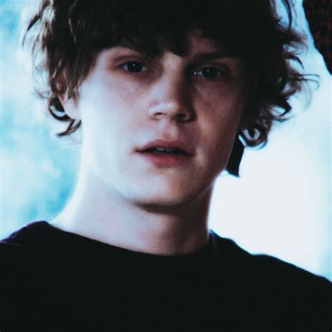 Evan Peters Aesthetic Cute Hot Rare Icon Wallpaper By Rosichan