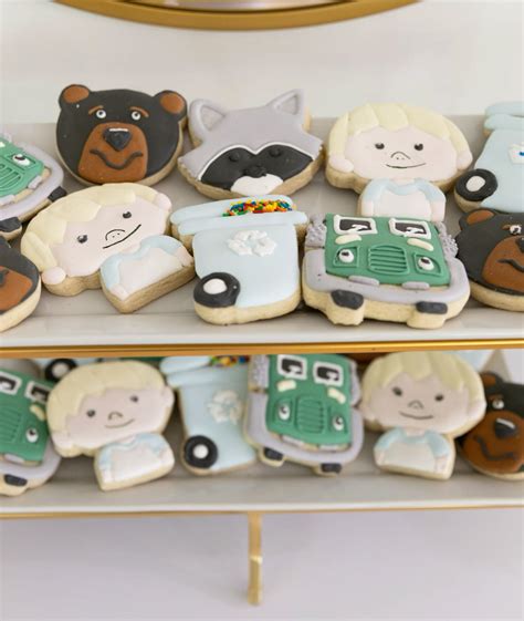 Trash truck Netflix cookies birthday party toddler | 2nd birthday party