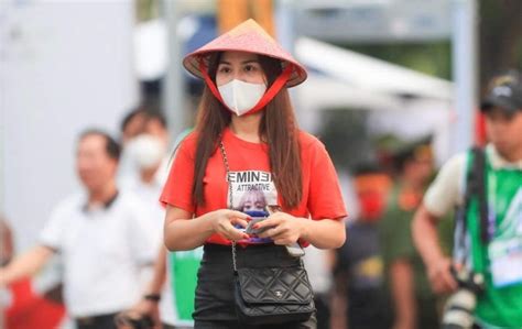 Ngắm dàn hot girl xinh đẹp cổ vũ cho U Việt Nam Saostar vn